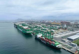 Evergreen-container-ships-at-Terminal-7-of-Kaohsiung-Port